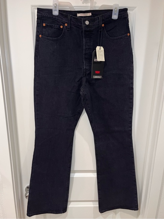 Other - New Levi’s
32x33
LEVI'S
PREMIUM
RIBCAGE BOOTCUT
Black
